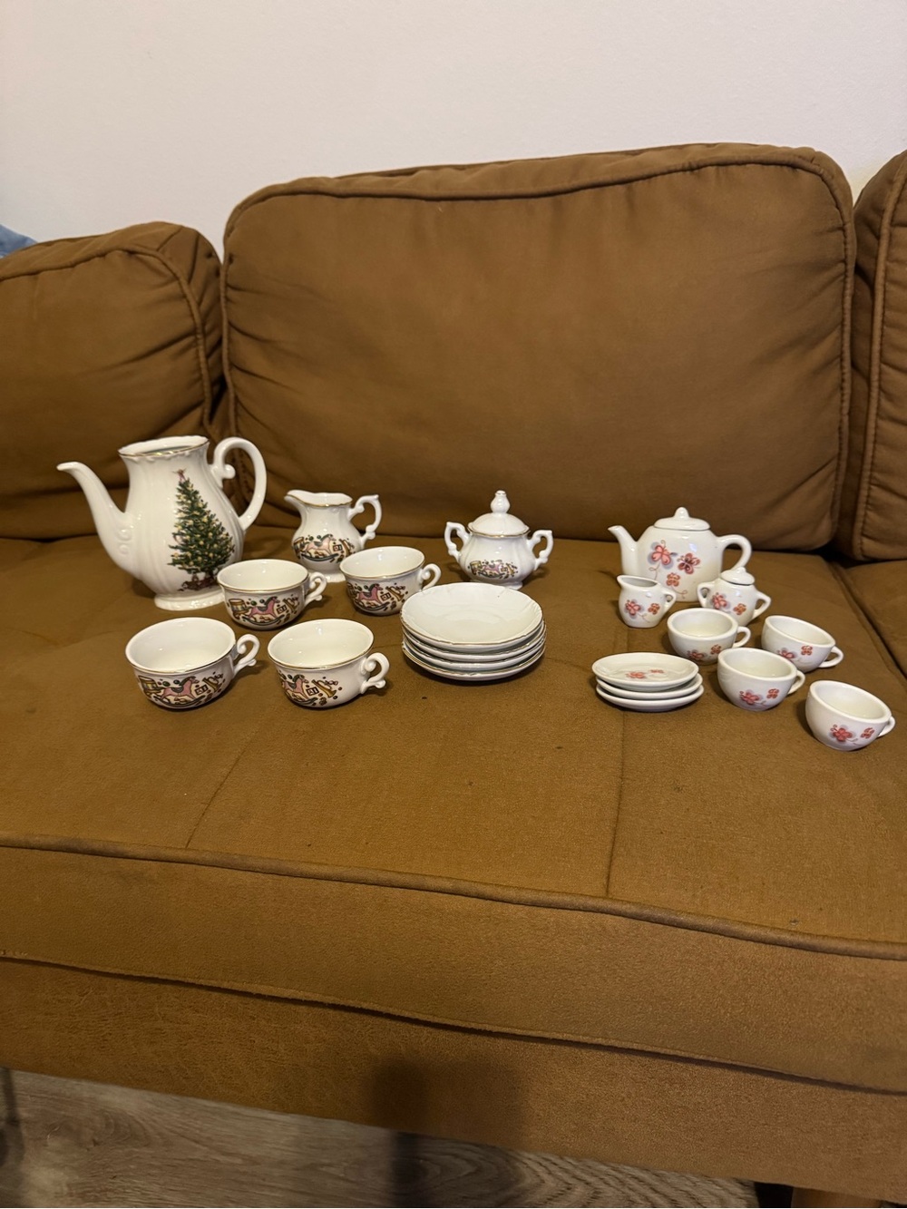 Tea set pieces
